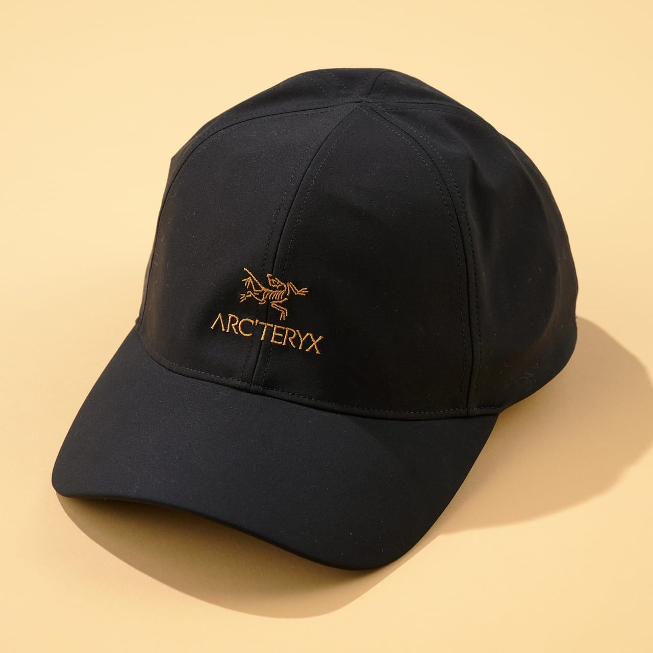 大人の二択】「アークテリクス」で春に買うべきはキャップか