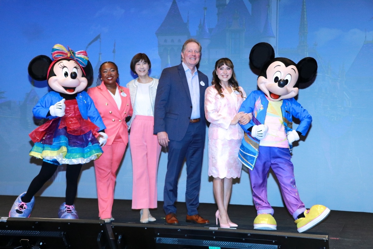 ミッキー＆ミニーも祝福！ 米カリフォルニア ディズニーランド70