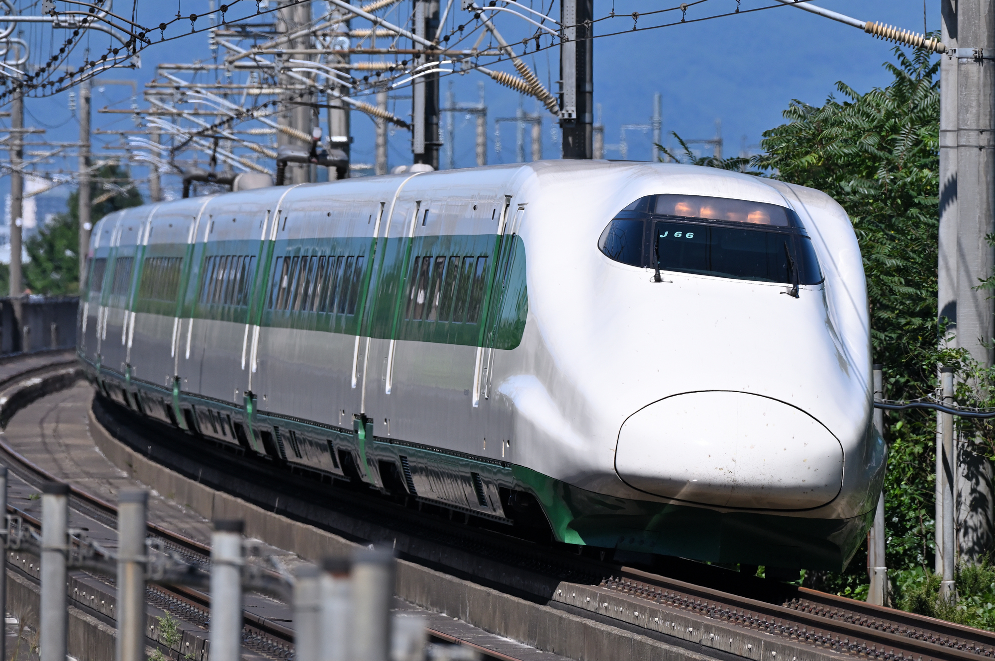 元JR東日本の新幹線が北海道へ!? それもリバイバル塗装の編成