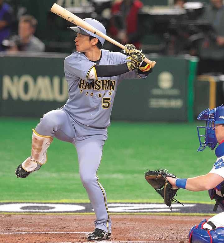 阪神 ミエセスに新兵器！？可愛いピンクグラブに岡田監督が興味