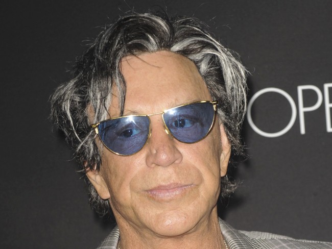 『3年保証』 ミッキー・ロークが英番組で女性司会者にセクハラ？ 気味が悪い スノーボード