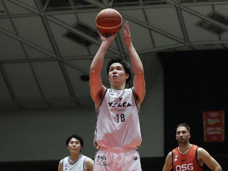 長崎ヴェルカのシューティングガード馬場雄大が三遠ネオ