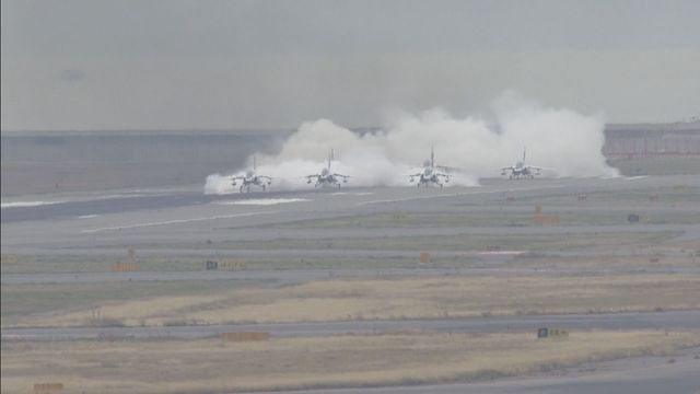 速報】空自「ブルーインパルス」大阪上空を飛行 万博開幕日向け