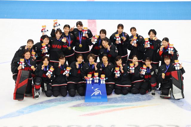 お歳暮 2024 アイスホッケー】スマイルジャパンが世界選手権初戦勝利 ミラノ アイスホッケー