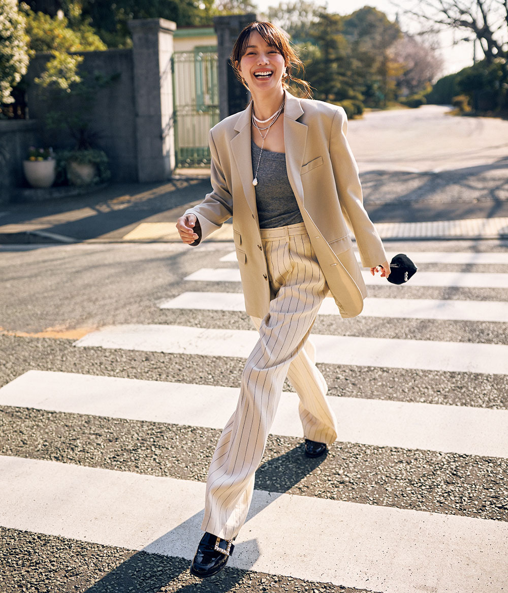 蛯原友里さんが着こなす大人の最新甘辛コーデ!【デニム、ライン 蛯原友里さんが着こなす大人の最新甘辛コーデ!【デニム、ライン