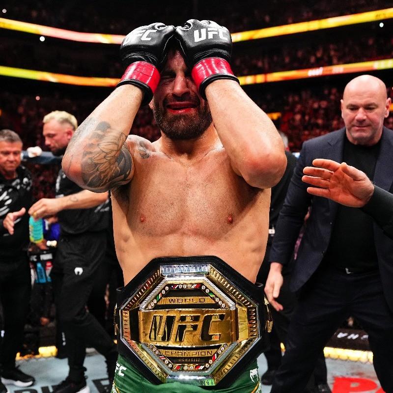 UFC　王者　アレクサンダー・ヴォルカノフスキー　ゴールドカード　psa10 UFC Topps アレクサンダー・ヴォルカノフスキー サインカード