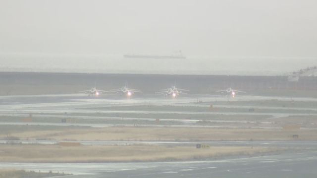 速報】ブルーインパルス特別飛行は中止 天候不良のため 関空を