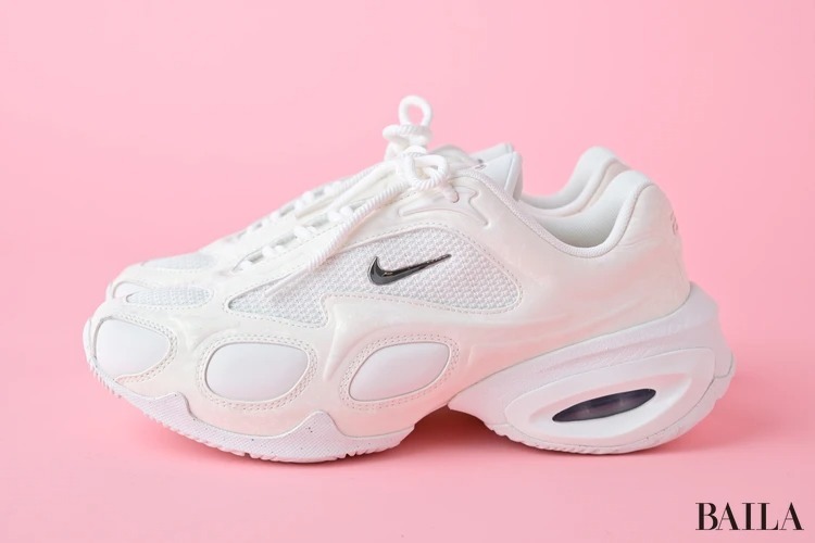 NIKE（ナイキ）の白スニーカー】今っぽさ全開の「ナイキ エア