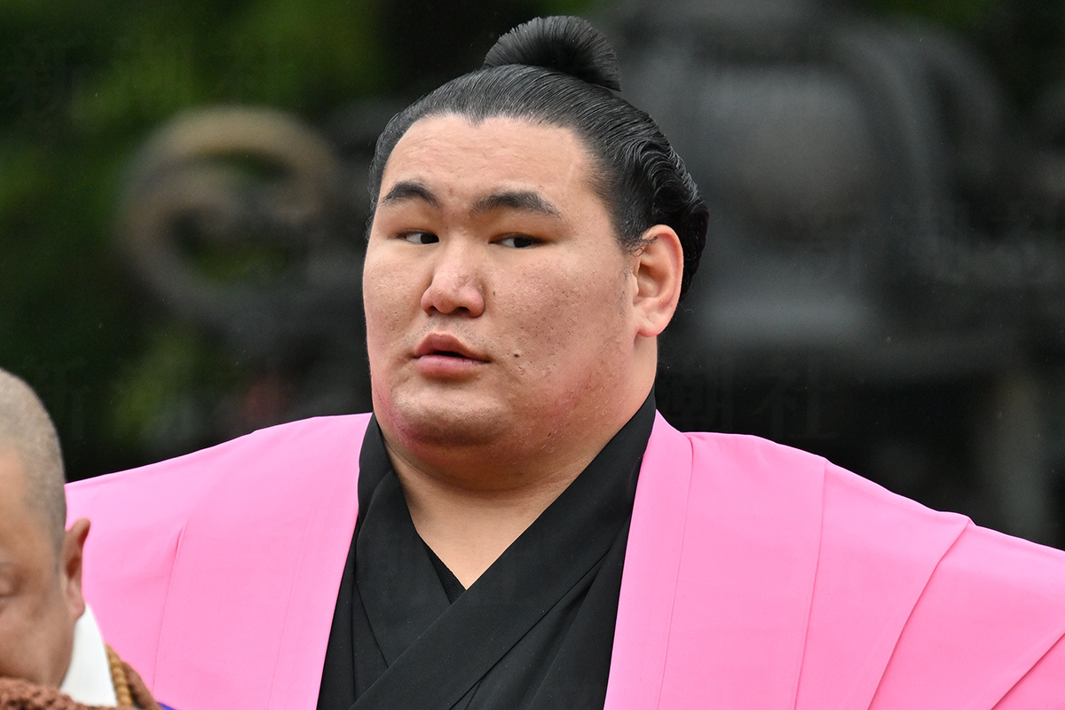 豊昇龍が強烈デモ 過去9勝9敗の霧島をつり出しで圧倒 千秋楽の