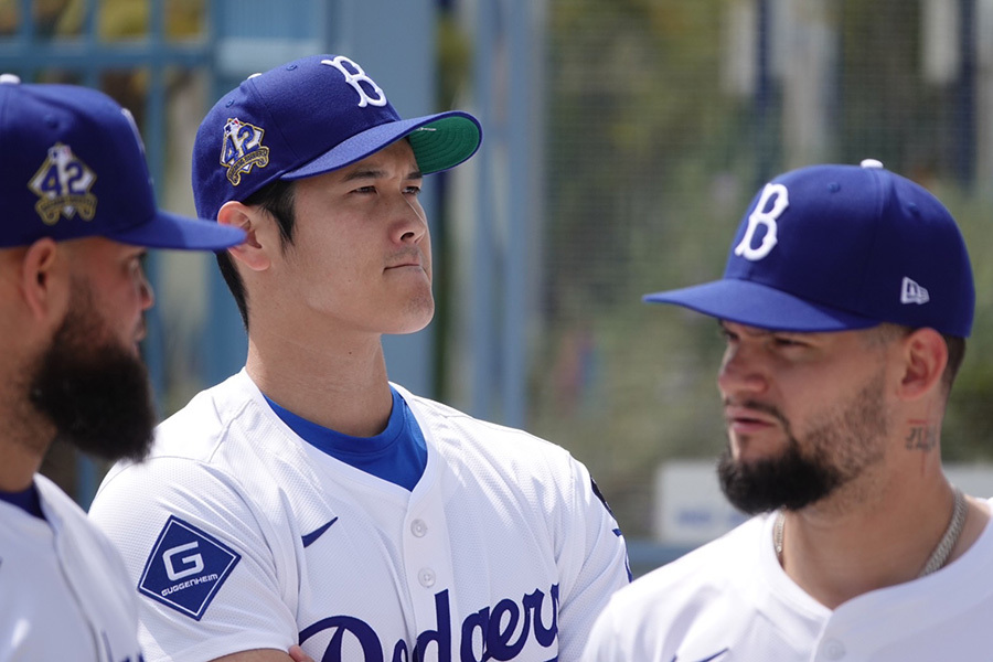 どさくさに紛れて…大谷翔平らと“記念撮影” 自己満足するLA どさくさに紛れて…大谷翔平らと“記念撮影” 自己満足するLA