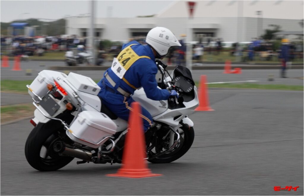 K7FZ2-220322 レア［オートバイ 白バイ・テクニック 2007年 2008