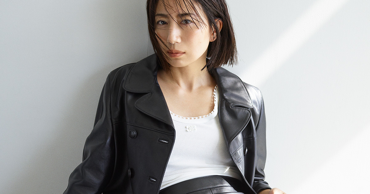 東原亜希さん】メゾンの“最新ブラック”で装いを刷新