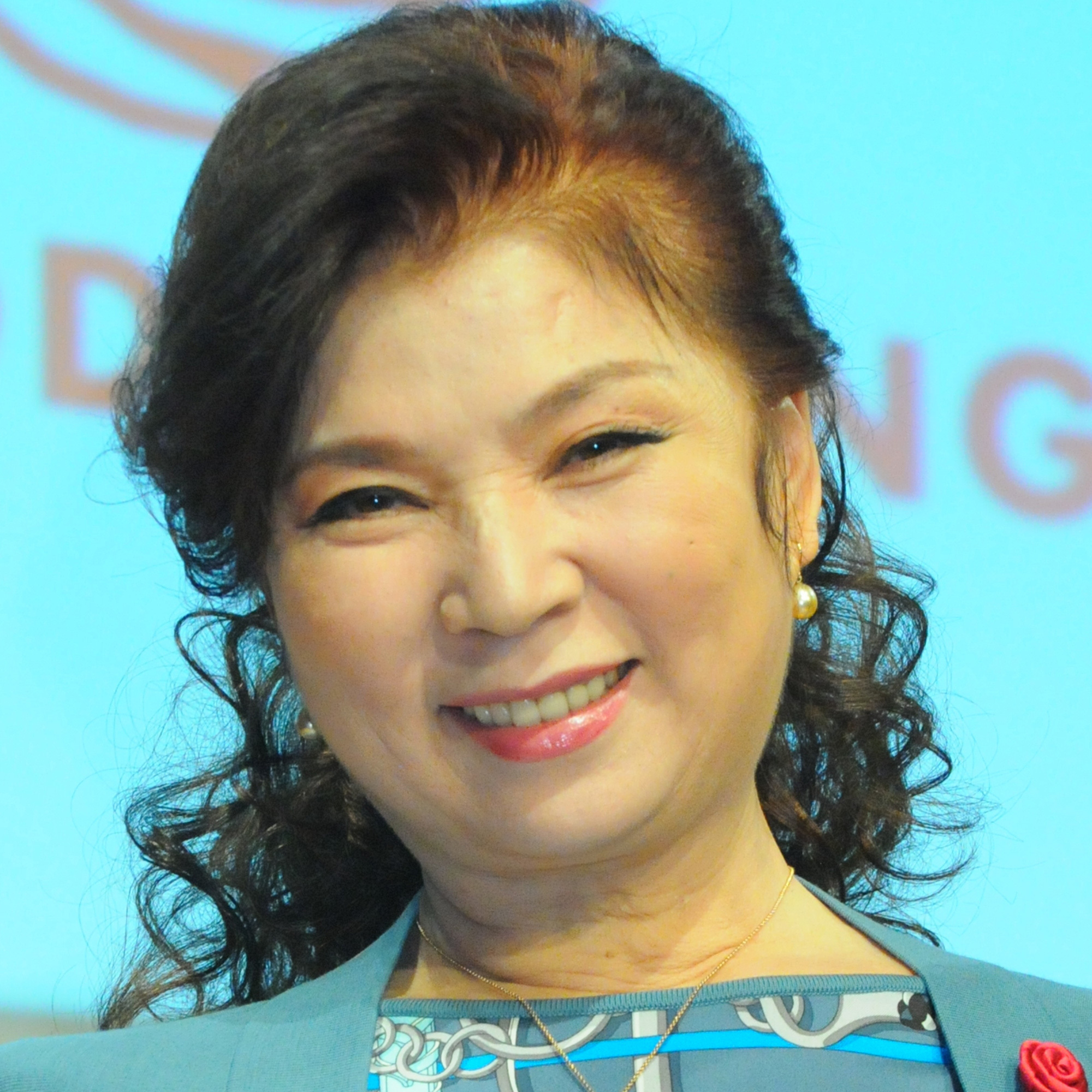 八代亜紀さんの“私的写真”封入アルバムが発売初日から「転売ヤー