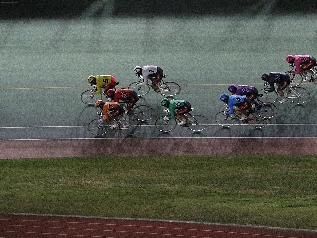 川崎競輪G3結果】地元の郡司浩平が3連勝で決勝へ/準決勝(12R