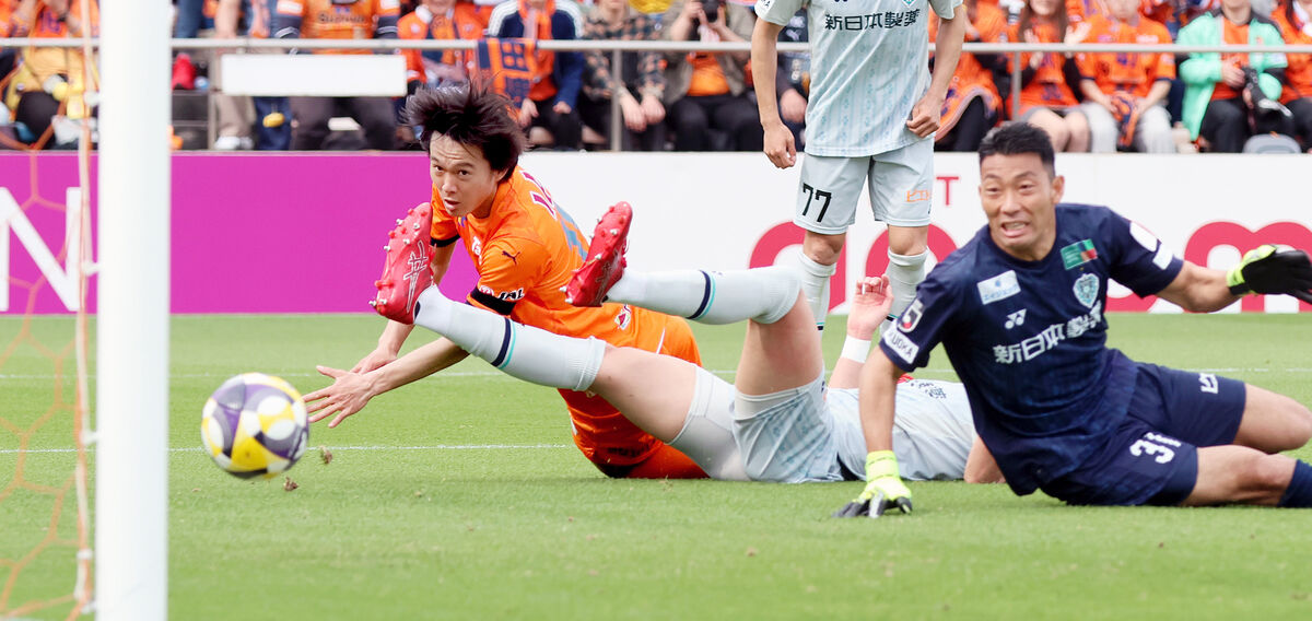 清水エスパルスの矢島慎也選手、松崎快選手が 来社されました