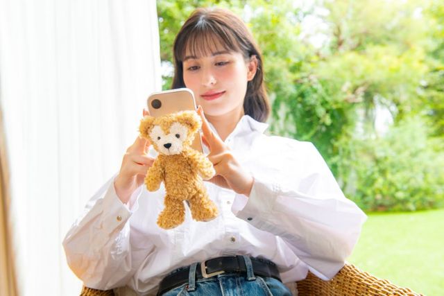 ダッフィーの新グッズ発表「思っていたより大きい」 スマホに
