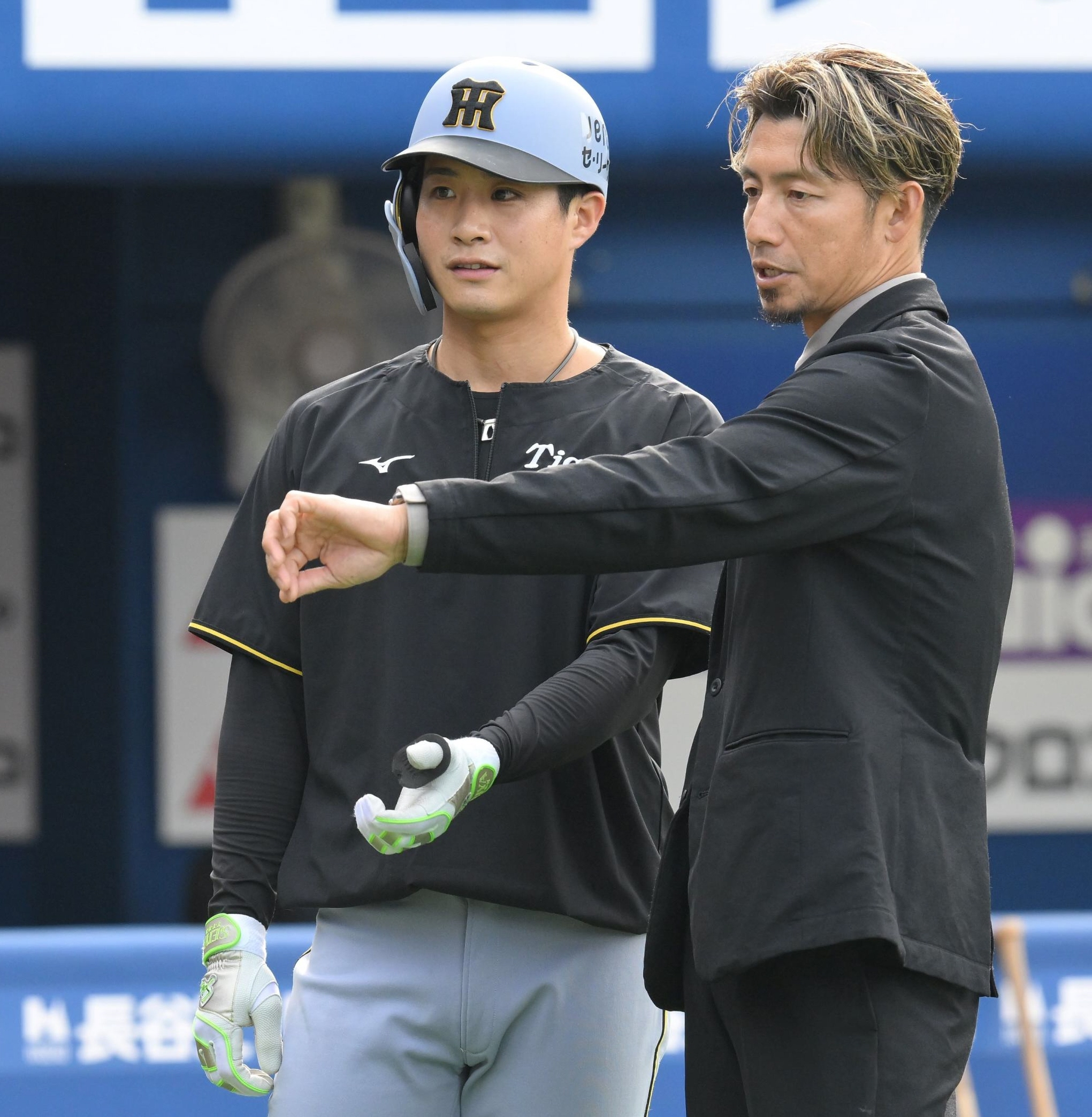阪神 鳥谷敬氏が木浪聖也に身ぶり手ぶりの助言 オシャレなヘア