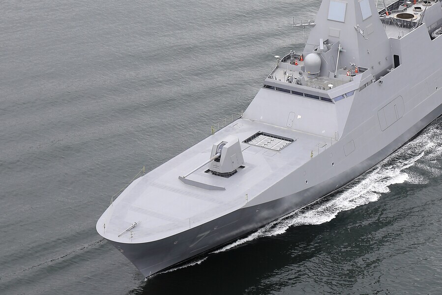 歴史的一枚撮った!! もがみ型護衛艦に「VLS」初搭載 これで”大幅