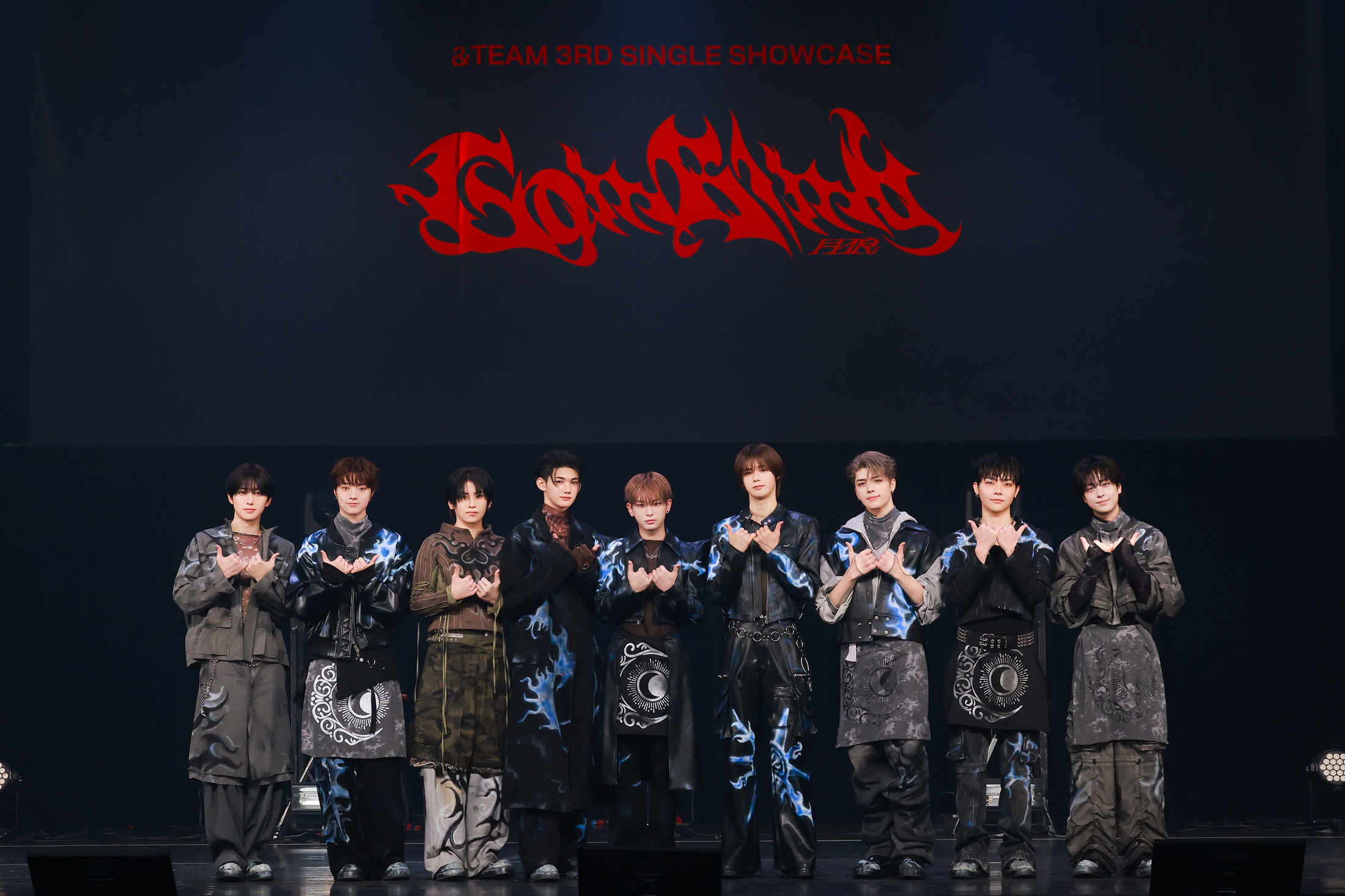 Go in Blind (月狼)【CD MAXI】【+PHOTO BOOK】 | &TEAM