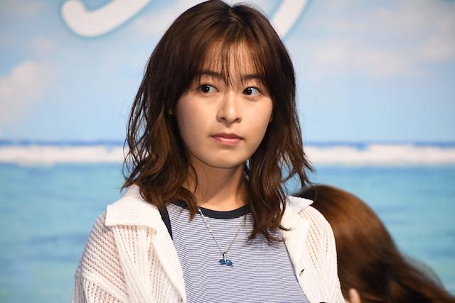森七菜、無造作ヘア＆黒キャミドレスのセクシーショット 「鬼