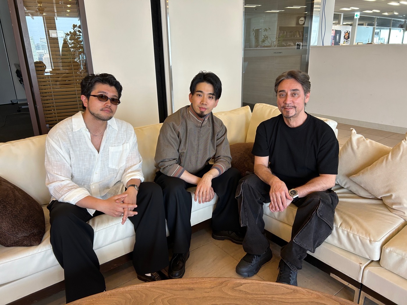 King Gnu新井和輝＆井口理、新曲「TWILIGHT!!!」の“コナンの扉の