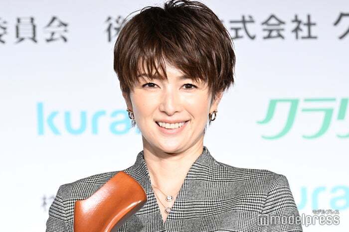 吉瀬美智子、山田涼介から贈られた“名前入り”直筆サインCD公開