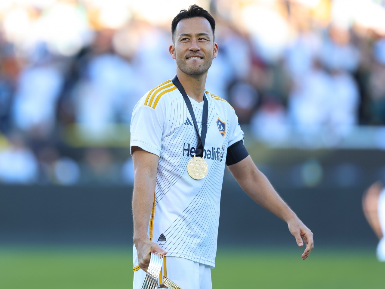吉田麻也が大人気アーティストの誕生日を日本食で祝福「日頃の