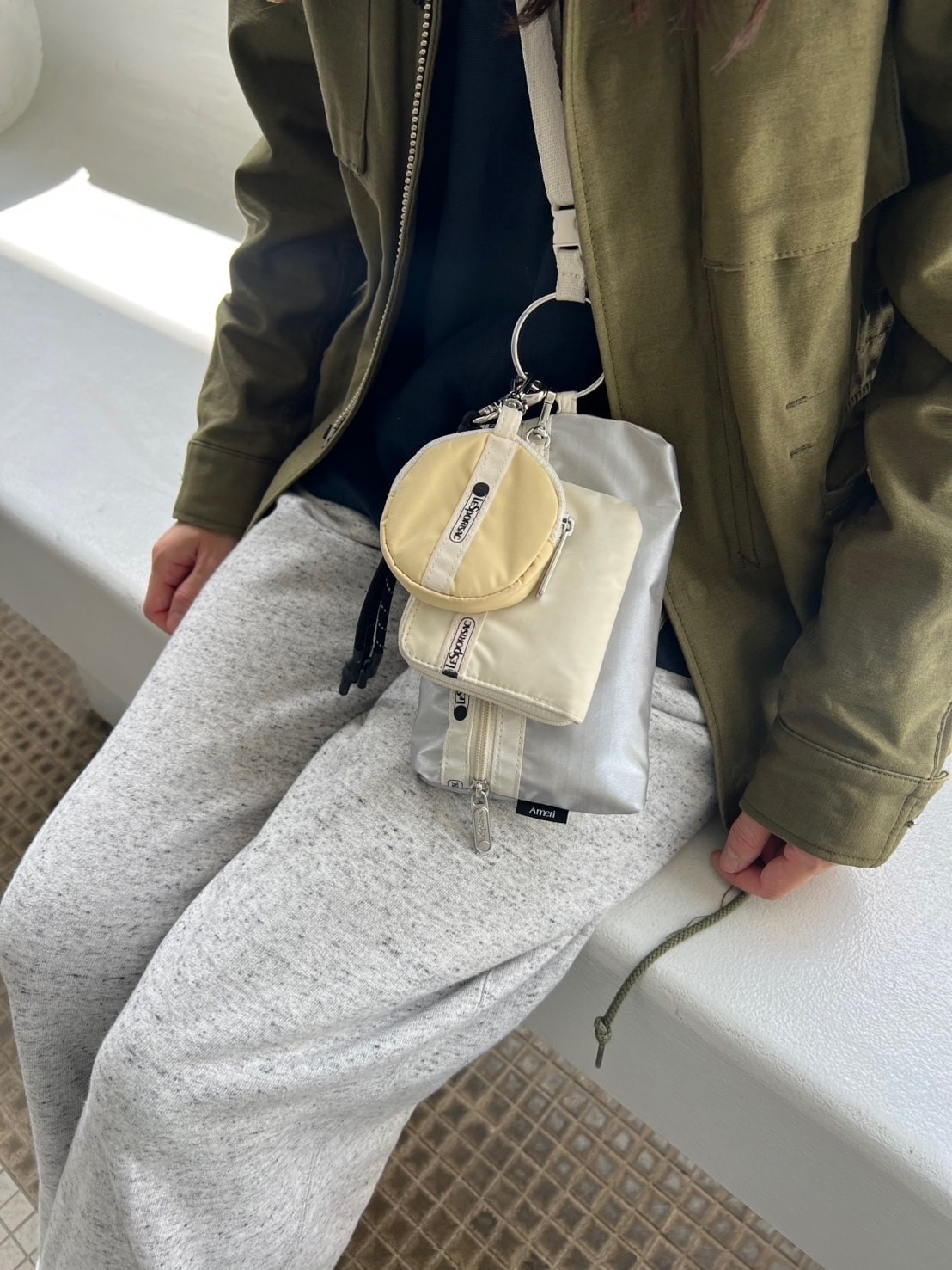 特別価格 レスポートサック×Ameri VINTAGEのスマホショルダー】見た目も Tシャツ(半袖/袖なし)