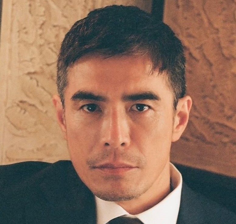 【返品不可】 背中に特大〝極の入れ墨〟!! 49歳俳優の墨入れ動画に「肌も綺麗 タレント・お笑い芸人