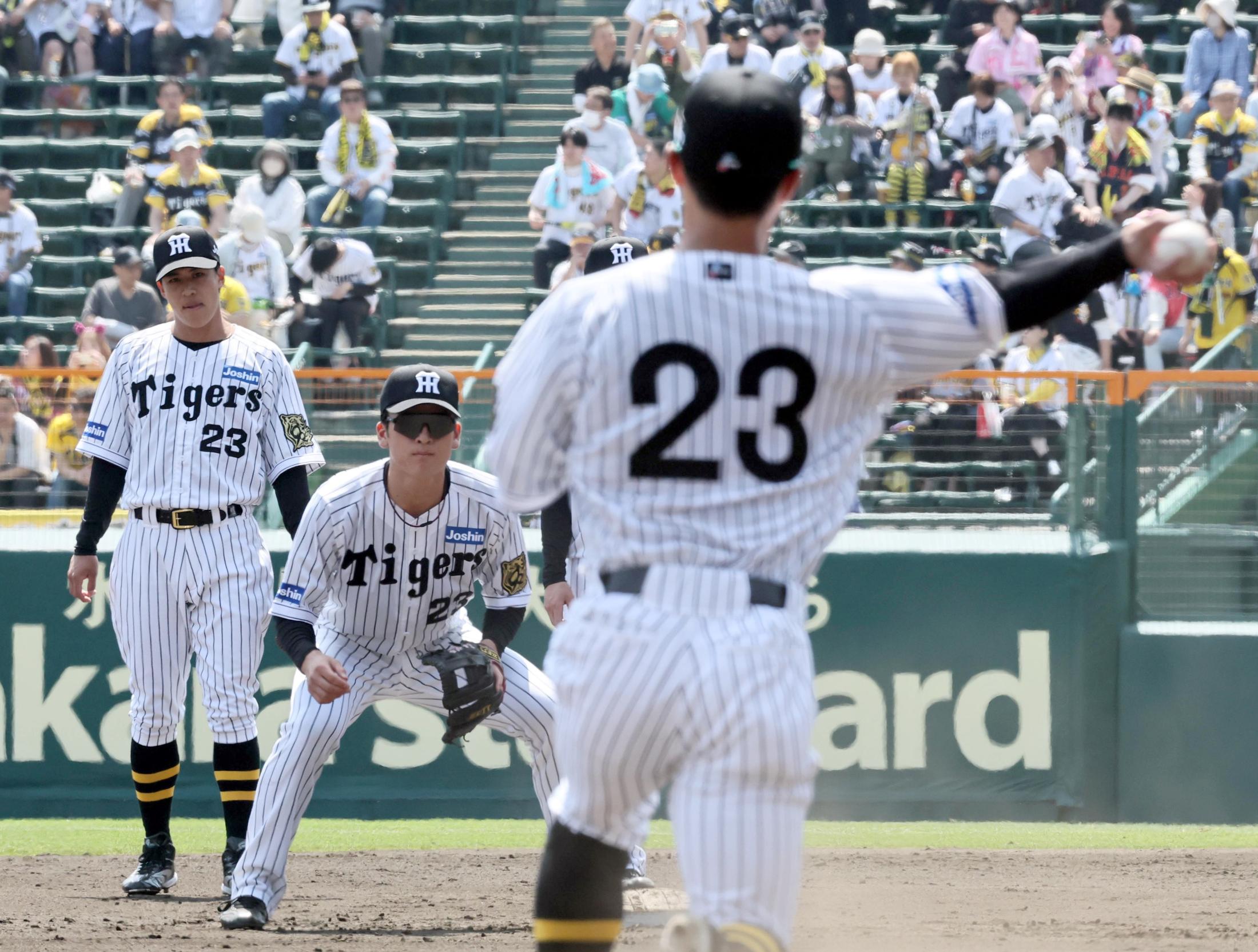 阪神 背番号「23」の特別ユニホーム着用 吉田義男氏追悼試合で 阪神 背番号「23」の特別ユニホーム着用 吉田義男氏追悼試合で