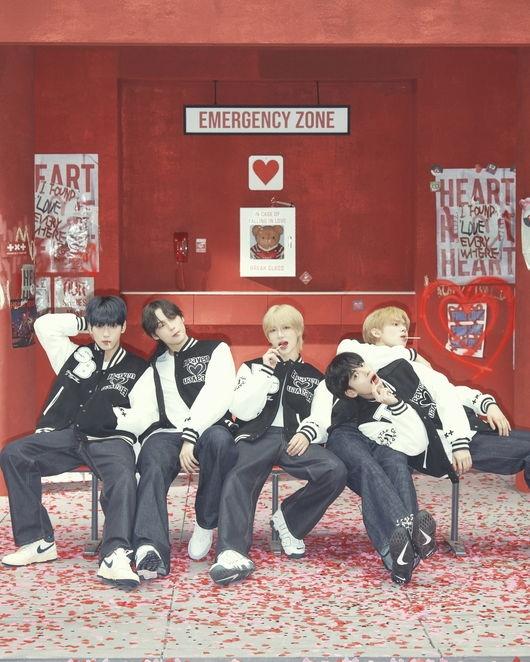韓国 TXT Love Language 公開放送 セット全員5枚 TXT (투모로우바이투게더) 'Love Language' Official MV - YouTube