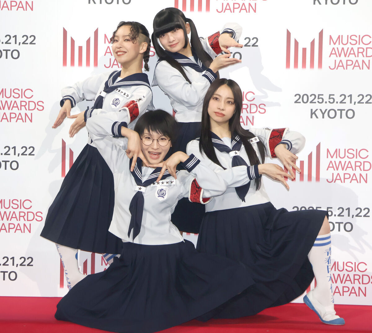 新しい学校のリーダーズ・SUZUKA、紅白で「俺の娘みたいな