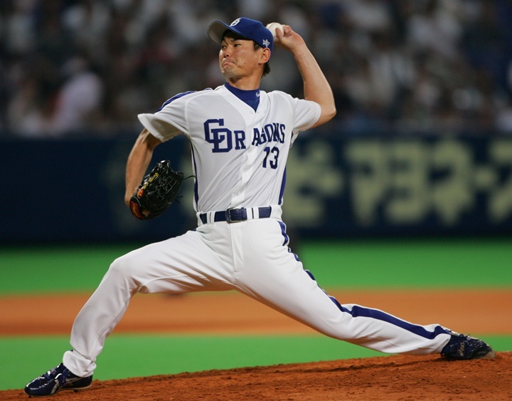 岩瀬仁紀投手のアンダーシャツ iws612-jlp05665864_thum.jpg