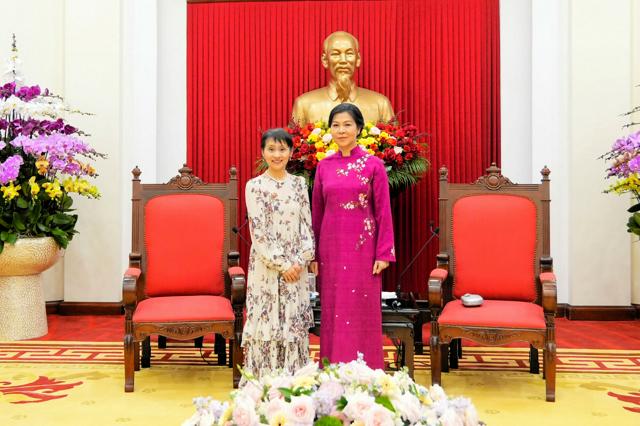 ハノイ日本人学校を訪問した石破佳子さん