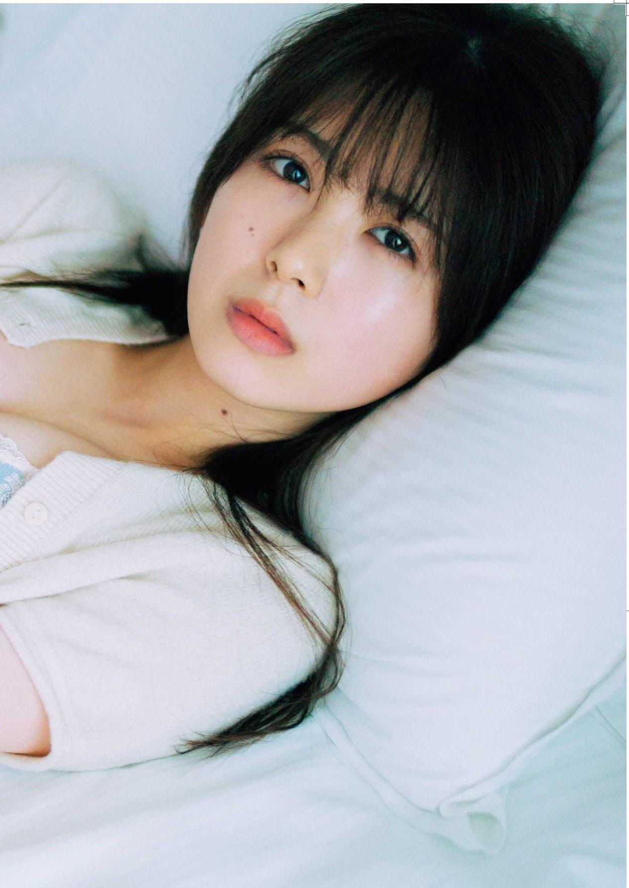 乃木坂46筒井あやめ、ランジェリーで横たわる「乃木坂配信中」生
