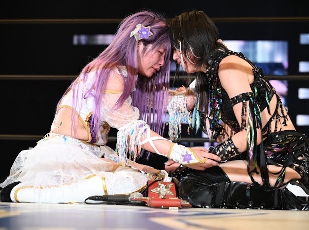 堅実な究極の 最後は互いに大号泣 上谷沙弥に敗れプロレス引退の中野たむ カードファイト!! ヴァンガード