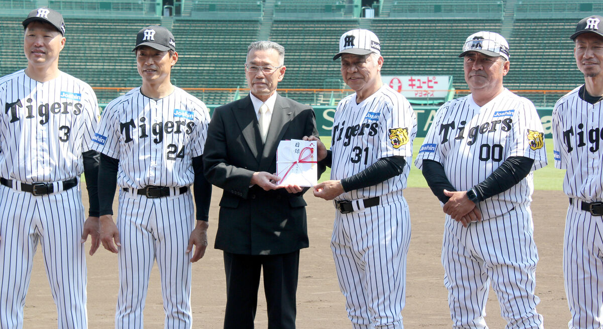 阪神】掛布雅之氏ら球団OB10人が甲子園で野球教室「喜んで 阪神】掛布雅之氏ら球団OB10人が甲子園で野球教室「喜んで