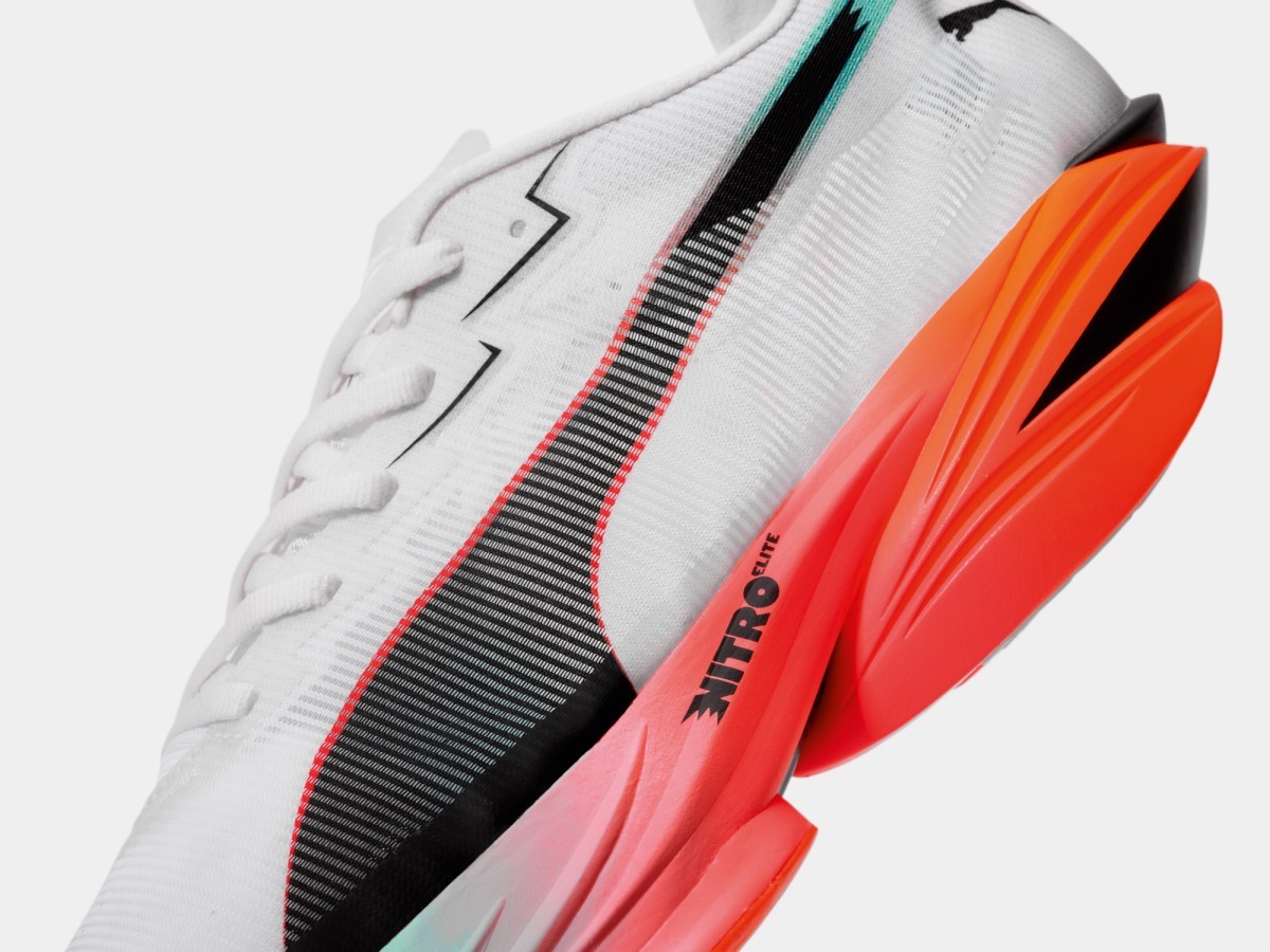 プーマ PUMA カーボンプレート ランニングシューズ 24cm ニトロ 厚底シューズ戦線にプーマも参入！誰でも履きこなせるカーボン