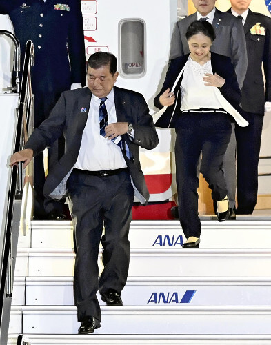 石破首相と佳子夫人