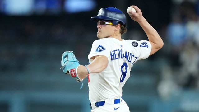ドジャース　キケ・ヘルナンデス選手　人形 Amazon.co.jp: ロサンゼルス ドジャース キケ ヘルナンデス選手