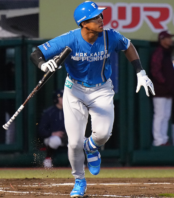 日本ハムファイターズ 万波中正選手 直筆サイン入りユニフォーム