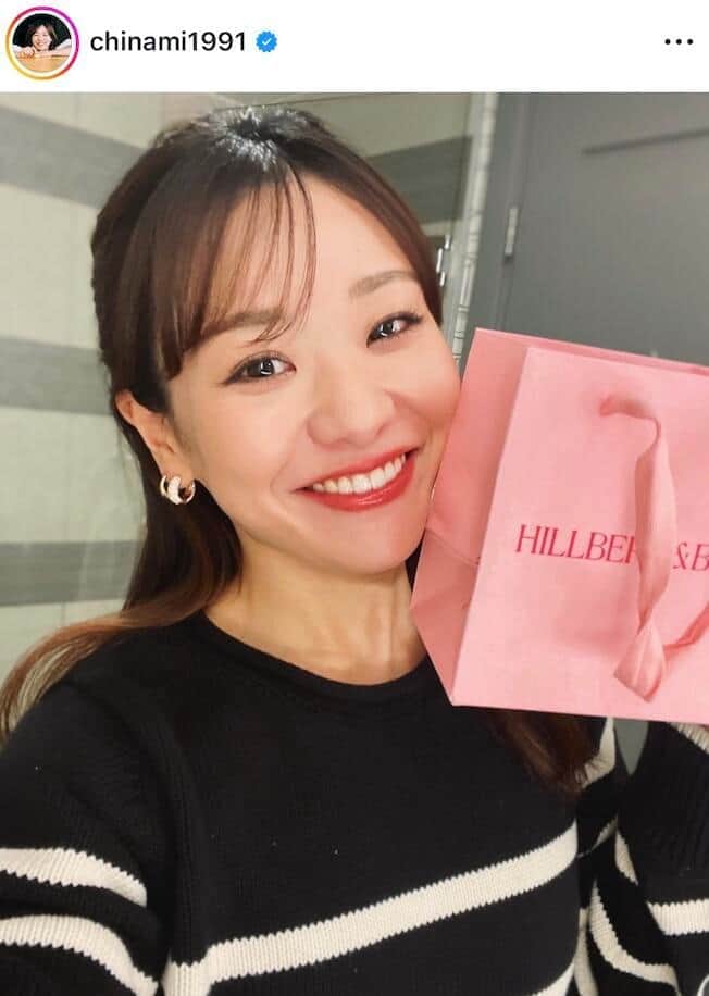 カーリング吉田知那美、トレーニング中の美ボディ魅せ＆ニコニコ