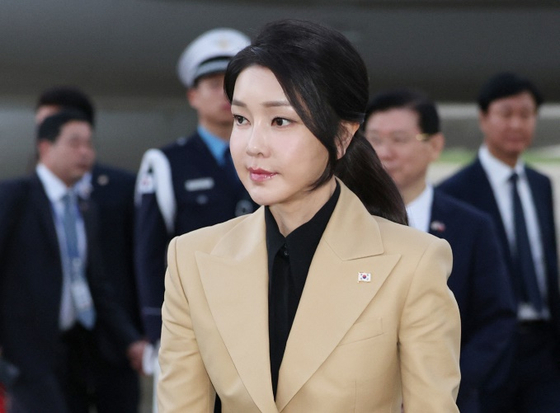 尹前大統領夫人、金建希氏の携帯電話押収で捜査進展か？疑惑の真相に迫る