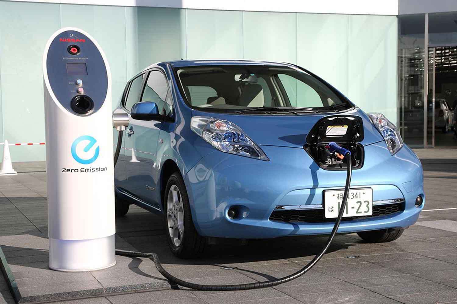 EV乗りは日産に敬礼！ 日本での電気自動車普及の裏には日産