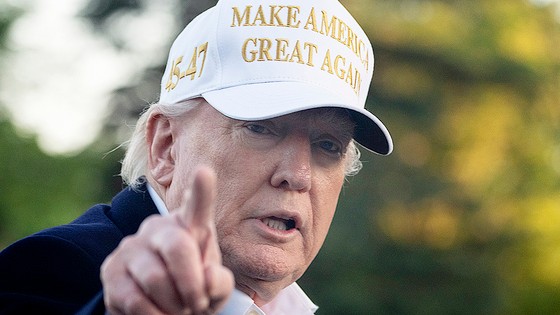alt トランプ元大統領（当時）がハーバード大学への圧力を強めている様子を伝えるニュース記事の画像