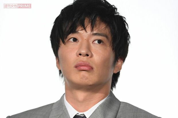 田中圭と永野芽郁のツーショット写真