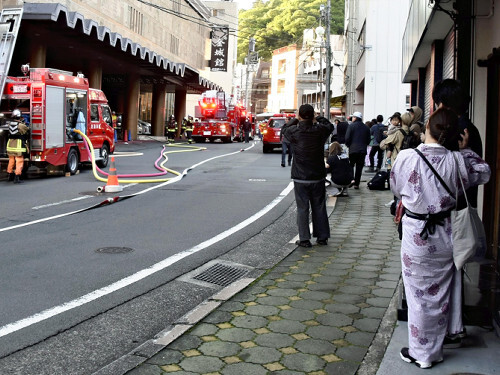 ホテルから避難した宿泊客の様子