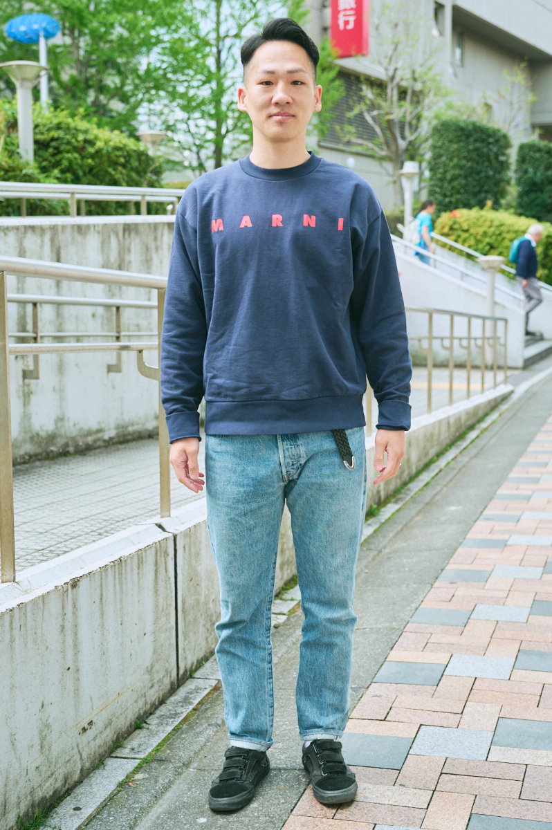 スウェット一枚スタイル」は“ネイビー”推し！ラフ＆きちんと感も