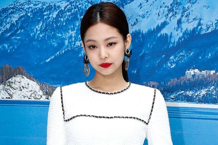 BLACKPINKジェニー、紐ビキニで驚異の美ボディ披露「骨格が