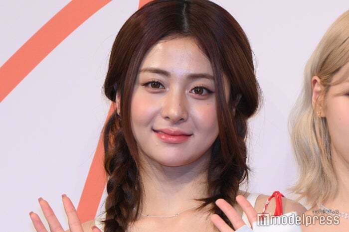 LE SSERAFIMユンジン、名古屋公演欠席発表「腰の痛みに関する
